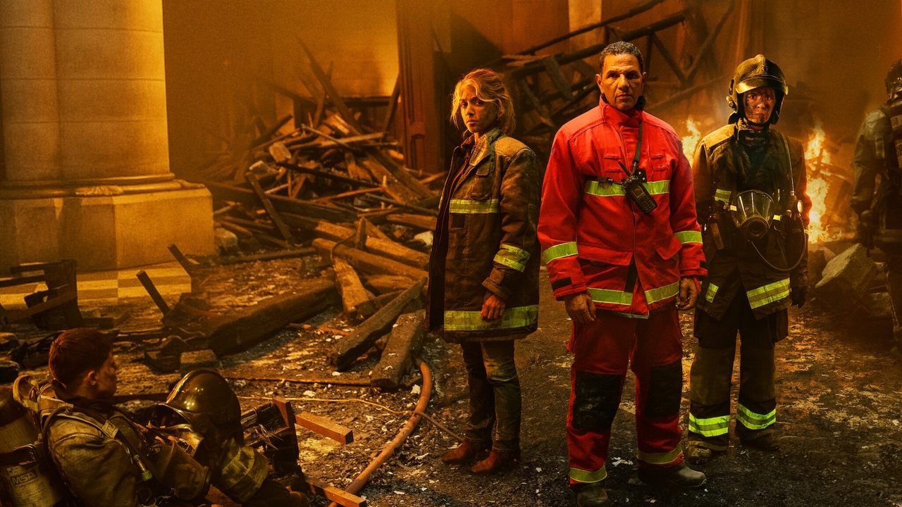 Нотр-Дам в огне (сериал, 2022)