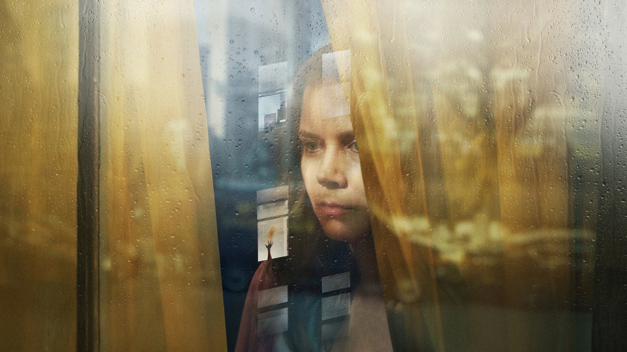 Женщина в окне (фильм, 2021)