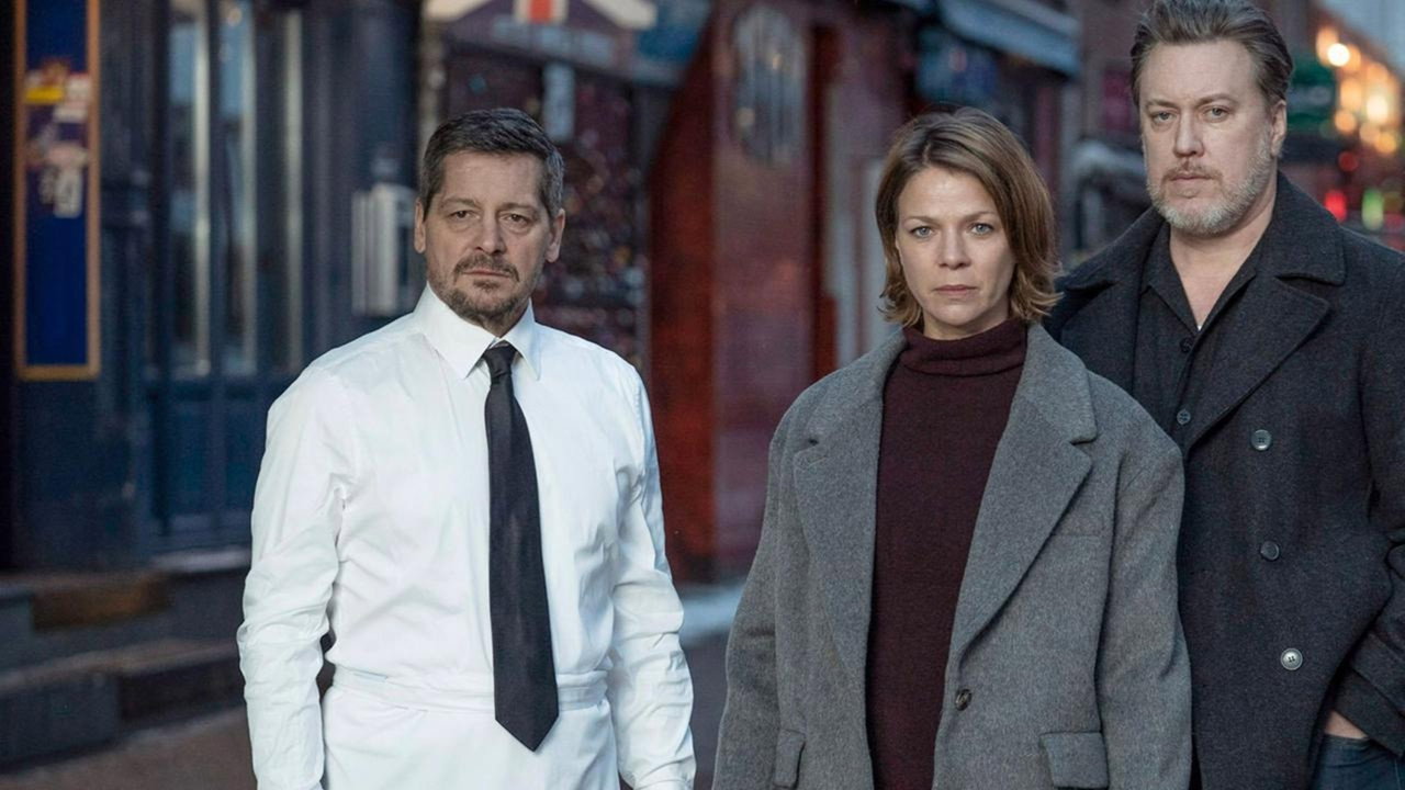 Всё на красное (фильм, 2021)