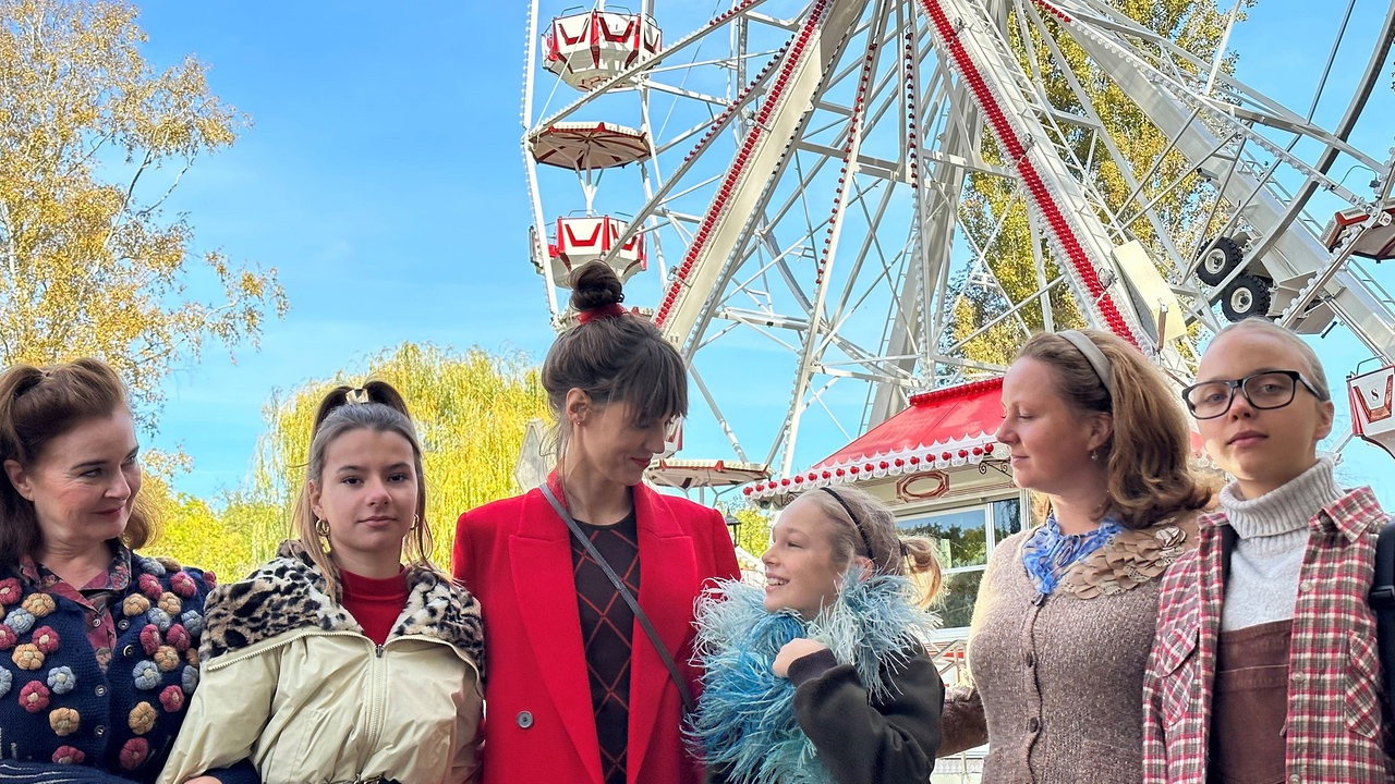 Призраки под колесом обозрения (фильм, 2024)